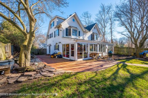 15 Hartshorne Pl, Middletown NJ  07748-2520 exterior