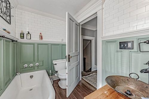 12 Broadway Ave, Manor PA 15665-9706 exterior