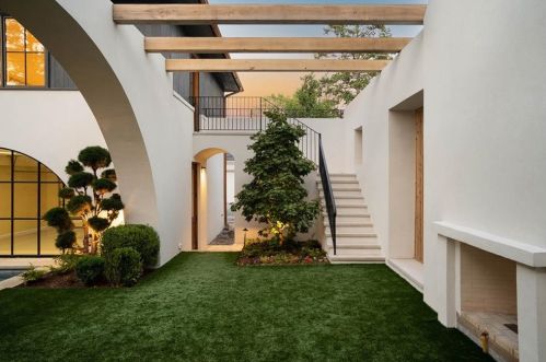 95 Montgomery Fry Dr, Atlanta GA 30309-2718 exterior