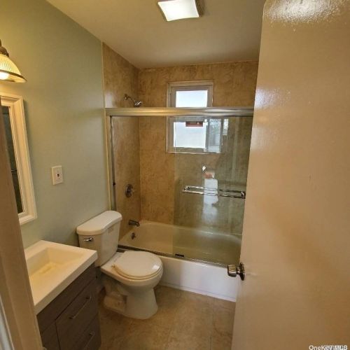 90 Birch Ln, Valley Stream NY 11581-2633 exterior