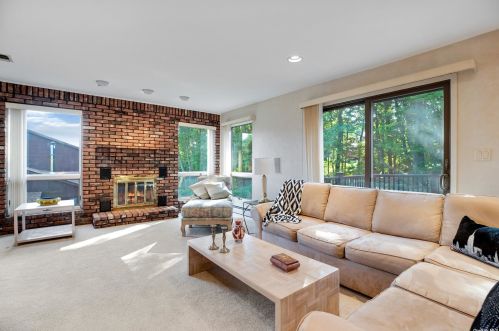 15 Long Acre Ln, Huntington Station NY 11746-7926 exterior