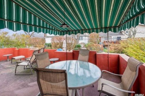 840 Fanwood Ave, Valley Stream NY 11581-3102 exterior