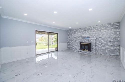 425 Rosemary St, Dearborn Heights MI  48127-3681 exterior