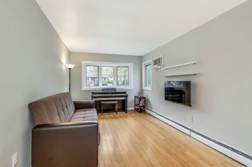 255 Melville Rd, Huntington Station NY 11746-7602 exterior