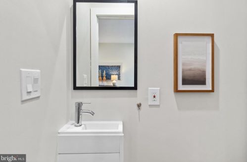 32 Franklin St, Washington DC  20002-1008 exterior