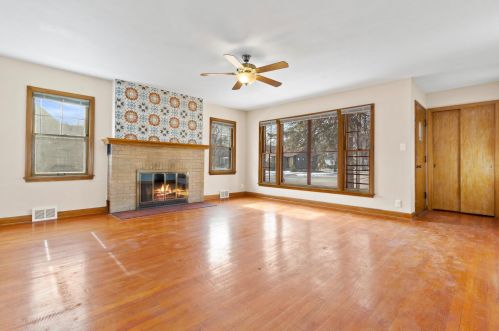 4300 40th St, Milwaukee, WI 53216-1651