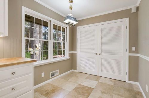 2607 Hawthorne Dr, Atlanta GA 30345-1328 exterior