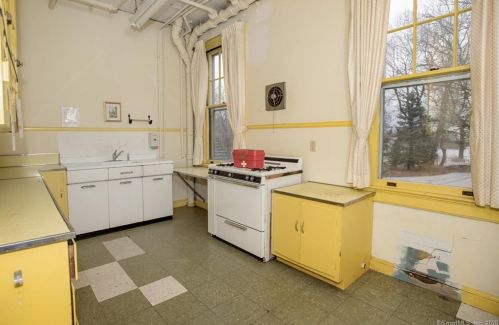 351 Main St, Ridgefield CT 06877-3810 exterior