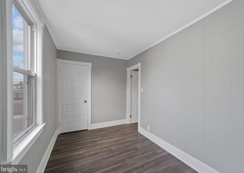 25 Regina Ave, Trenton NJ  08619-2201 exterior