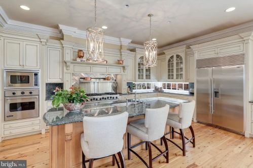 11720 Centurion Way, Rockville MD 20854-6420 exterior