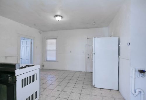 47 Eastern Ave, Worcester MA 01605-2813 exterior