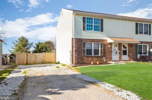 29 Conewago Dr, Hanover, PA 17331-8961