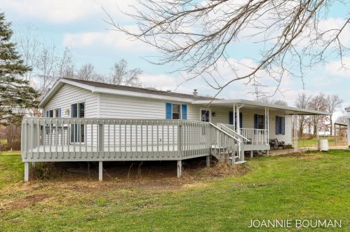 883 30th St, Allegan, MI 49010-9717