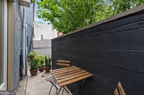 605 Catharine St, Philadelphia PA 19147-2909 exterior