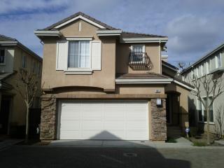 1091 Mckay Dr, San Jose CA  95131-3904 exterior