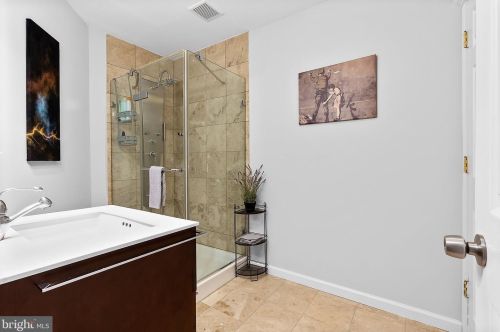 1019 19 St, Philadelphia PA 19146-2938 exterior