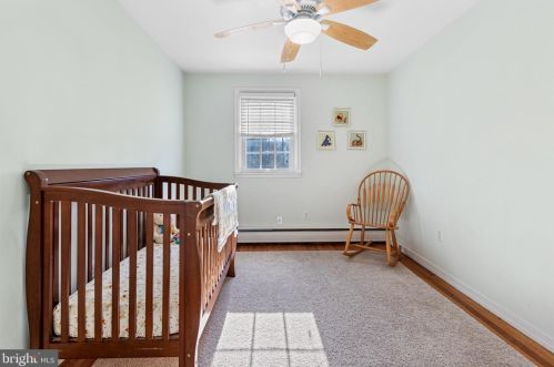 33 Wyncroft Dr, Media PA 19063-4842 exterior