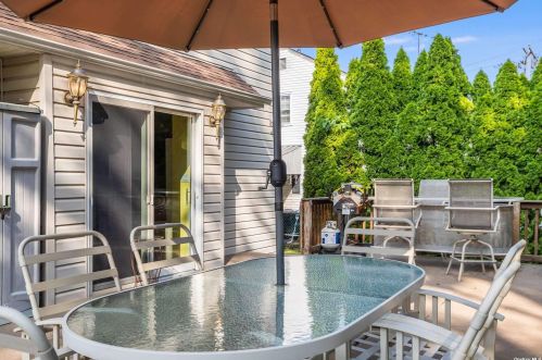 40 Kent Rd, Valley Stream NY 11580-3333 exterior