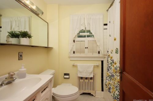 14 Baldwin Ave, Meriden CT 06450-3408 exterior