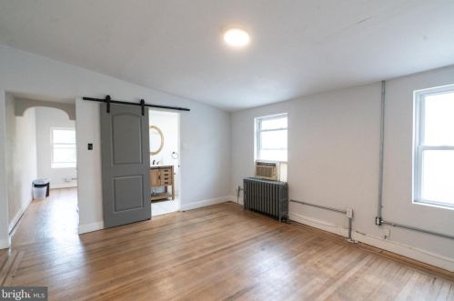 1318 6 St, Philadelphia PA 19147-5833 exterior