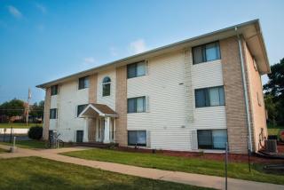 1317 Oakland Rd, Cedar Rapids IA  52402-3987 exterior