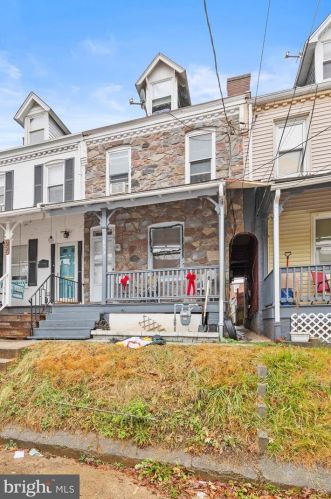 653 Hebrank St, Lancaster, PA 17603-5633