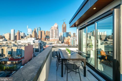 722 Broad St, Philadelphia PA 19146-3119 exterior