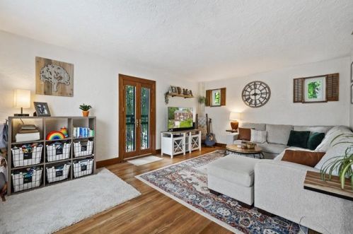 3065 Eastmont Ave, Pittsburgh, PA 15216-2407