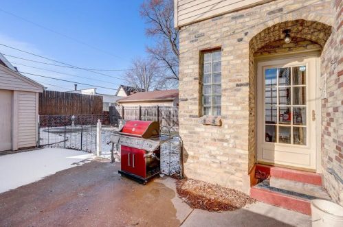 4237 Burrell St, Milwaukee WI  53207-5003 exterior