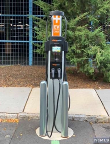 315 Livingston Ct, Edgewater NJ 07020-1639 exterior