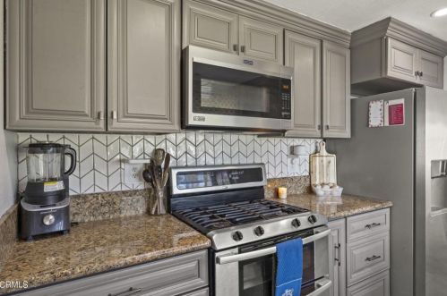 1950 Sutter Pl, Oxnard CA  93033-5633 exterior