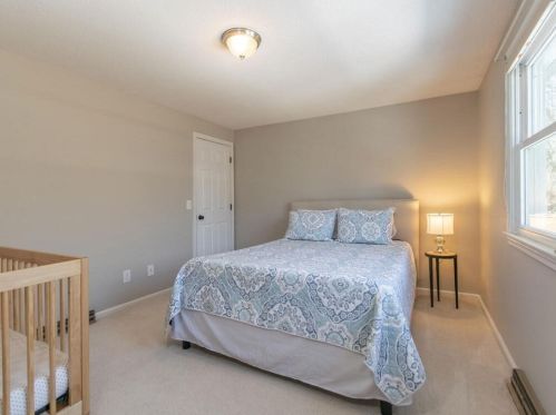 19 Quinnehtuk Rd, Springfield MA 01106-2911 exterior