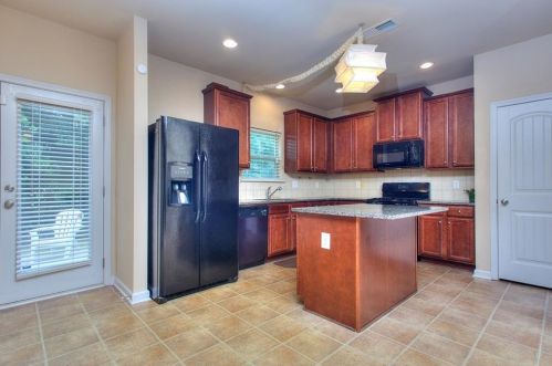 2241 Capella Cir, Atlanta GA  30331-3864 exterior