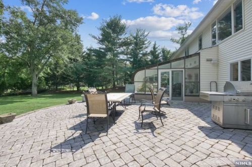 246 Saddle River Rd, Upper Saddle River NJ  07458-2614 exterior