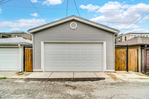 4932 Mozart St, Chicago IL 60625-7655 exterior