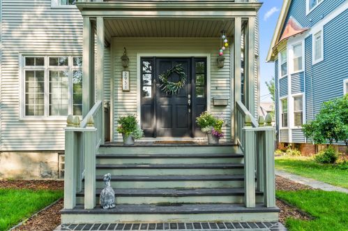 2951 Prospect Ave, Milwaukee, WI 53211-3345