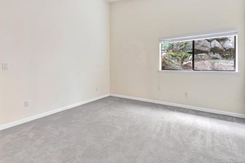 102 Ledgebrook Dr, Norwalk CT 06854-1015 exterior