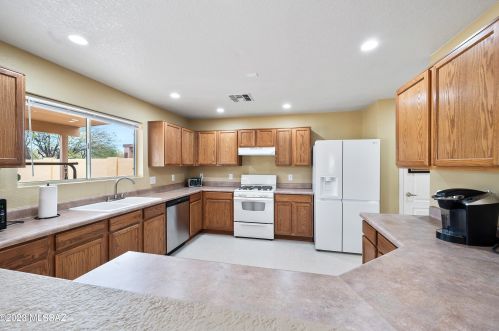 6931 Harrier Loop, Tucson AZ  85756-8614 exterior