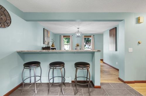 46 Eldridge St, Manchester CT 06040-5500 exterior