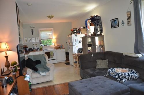 90 Gibbs Ave, Middletown RI 02840-2239 exterior