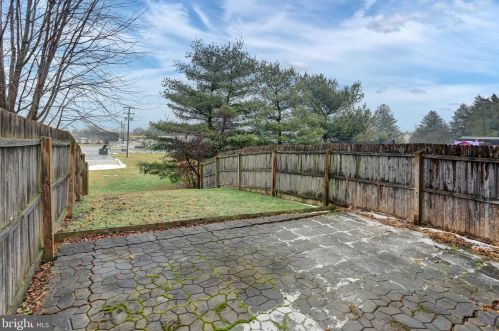 124 Apple Grv Ln, Littlestown PA 17340-1159 exterior