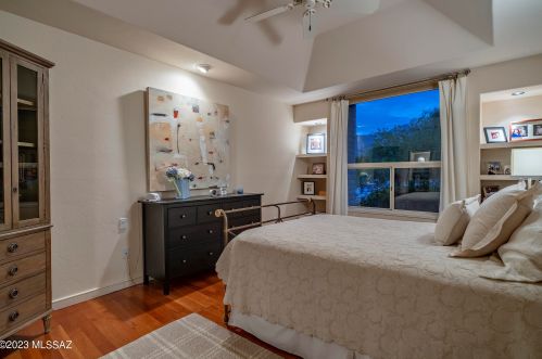 5300 Hacienda Del Sol Rd, Tucson AZ 85718-6054 exterior