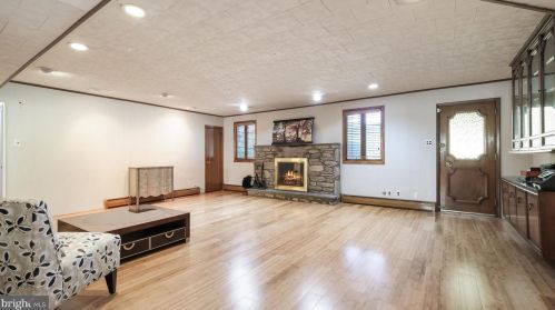 1078 Corn Crib Dr, Huntingdon Valley PA 19006-3306 exterior