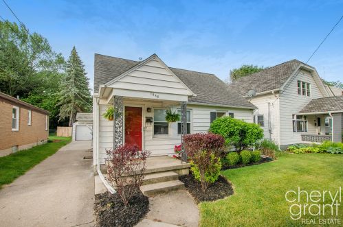 1046 Innes St, Grand Rapids, MI 49503-3632