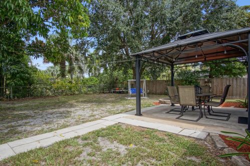 1908 Cranberry St, Fort Pierce, FL 34953-1768