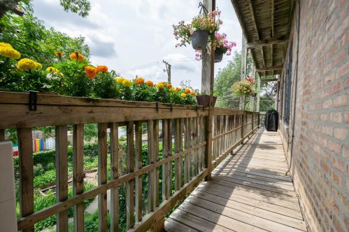 1047 Leland Ave, Chicago IL  60640-7677 exterior