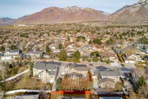 8616 Cima Dr, Sandy UT 84093-7060 exterior