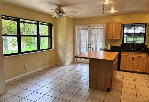 5302 Sunset Blvd, Fort Pierce FL  34982-3876 exterior