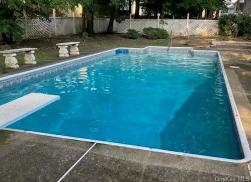 17 Hawkins St, Poughkeepsie, NY 12601-1244