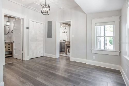 402 Amelia Ave, Tampa FL 33602-1804 exterior